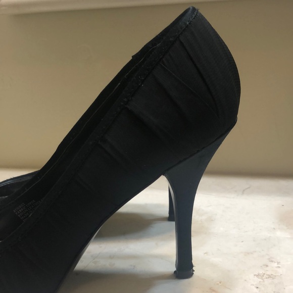 Heels - Picture 3 of 4